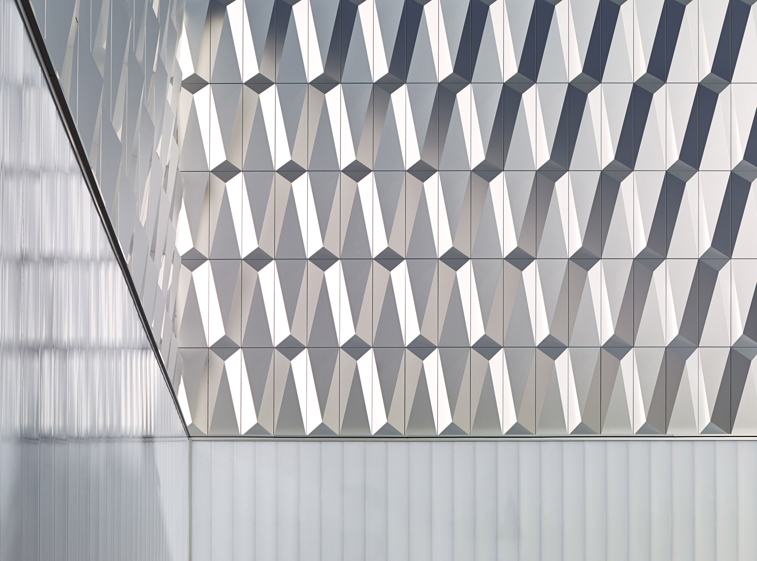 Detailansicht Fassade mit Lichtband  © Stefan Müller, Berlin