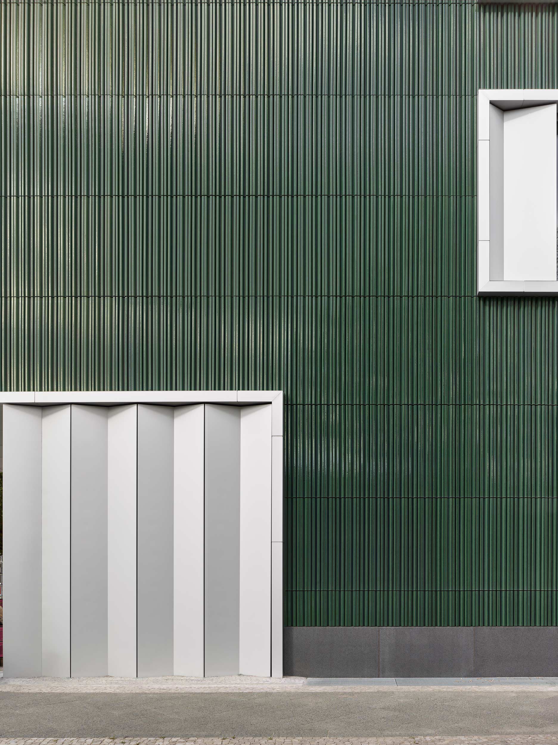 Berliner Hochschule für Technik, Laborgebäude WAL, Detail Keramikfassade; Foto: Stefan Müller