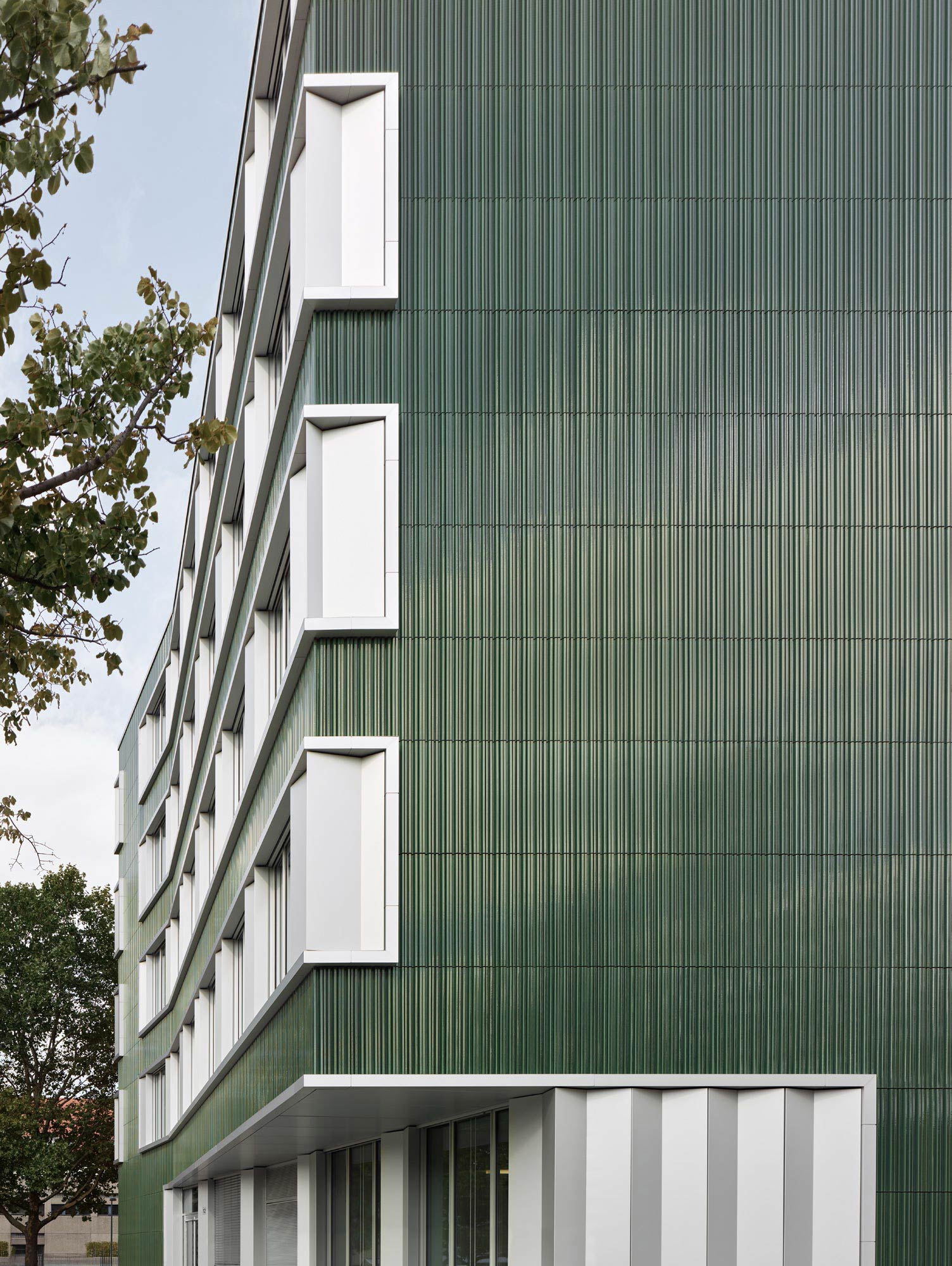 Berliner Hochschule für Technik, Laborgebäude WAL, Detail Keramikfassade; Foto: Stefan Müller
